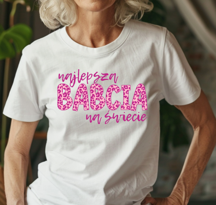 376.png Koszulka Najlepsza Babcia na świecie – prezent na Dzień Babci PixelNadruk.pl Koszulka Najlepsza Babcia na świecie – prezent dla babci
