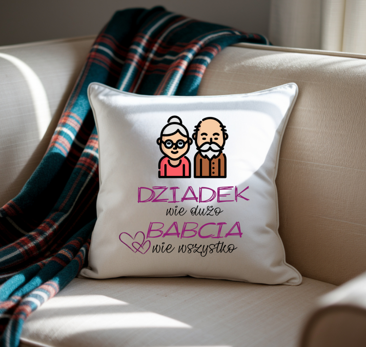 386.png Poduszka z nadrukiem „Babcia wie dużo, Dziadek wie wszystko” – prezent na Dzień Babci i Dziadka PixelNadruk.pl
