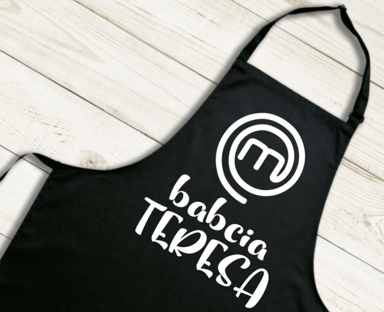 5 fartuch.png Bawełniany fartuch „Babcia Teresa – MasterChef” – personalizowany prezent PixelNadruk.pl