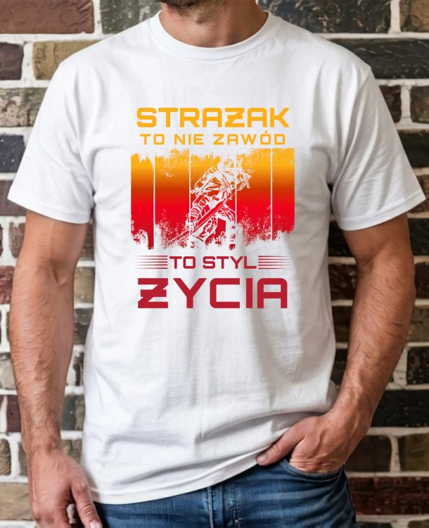 Koszulka z nadrukiem „Strażak to nie zawód to styl życia” w kolorze czarnym, wykonana z wysokiej jakości bawełny. Na froncie wyrazisty napis podkreślający pasję do służby w straży pożarnej. Idealna jako prezent na Dzień Strażaka dla PSP i OSP.