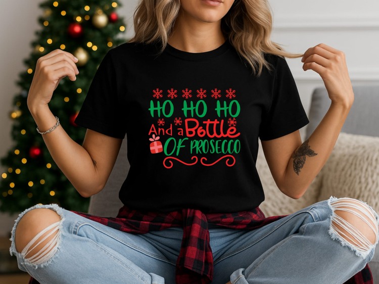 koszulka świąteczna damska, t-shirt świąteczny, koszulka z napisem, prezent na święta, koszulka z prosecco, świąteczny t-shirt dla kobiety, zabawna koszulka bożonarodzeniowa, modna koszulka na święta, koszulka z nadrukiem ho ho ho